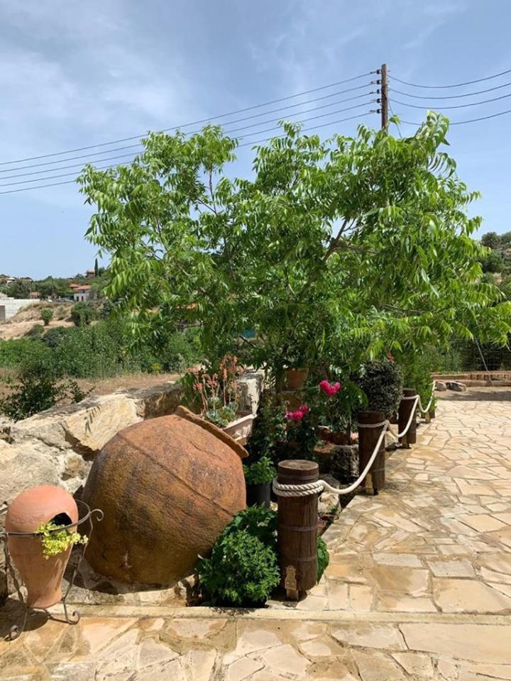 Lofou Traditional House Exterior foto